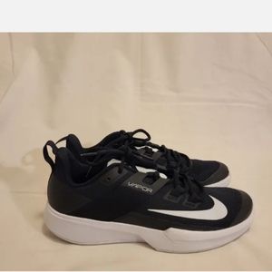Nike Court Vapor Lite HC Size Men’s 9 Black/White Tennis Shoes New DC3432-008.